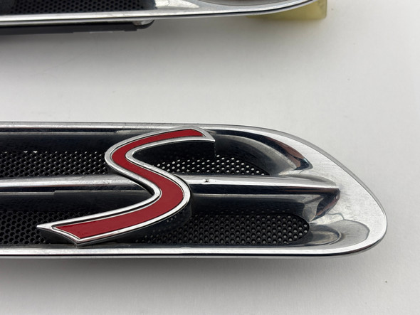 2002-2006 Mini Cooper S R53 R52 Fender Vent Trims / Side Marker lights / Pair /   R1032