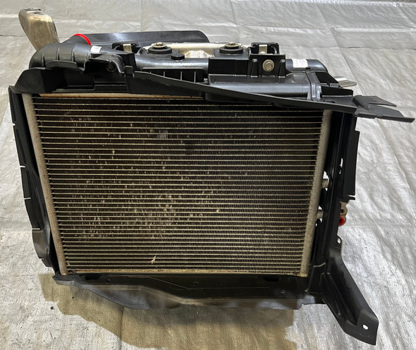 2020-2025 Chevrolet C8 Corvette Stingray Z51 6.2l Passenger Radiator Assembly w/ Fan / Bracket / 51K C8002