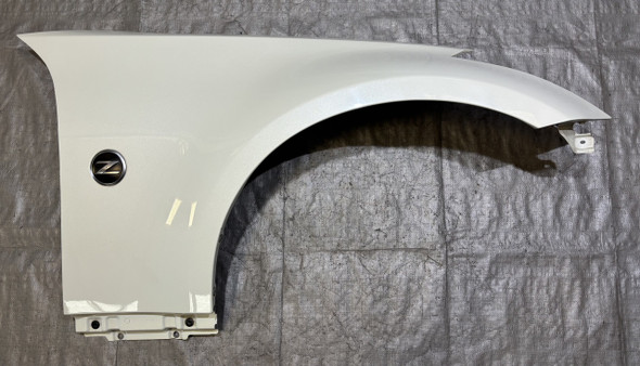 2003-2008 Nissan 350Z Passenger Fender Panel  / Pikes Peak White  5Z029
