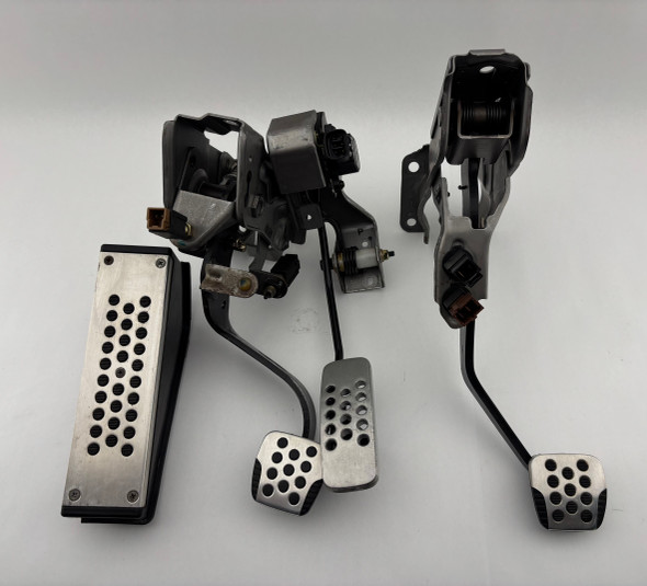 2003-2005 Nissan 350z Manual Pedal Assembly /   5Z029