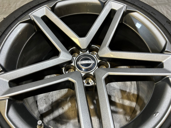 2023-2025 Nissan Z Sport 18x9" Rear Wheel Rim w/ Tire / NZ002