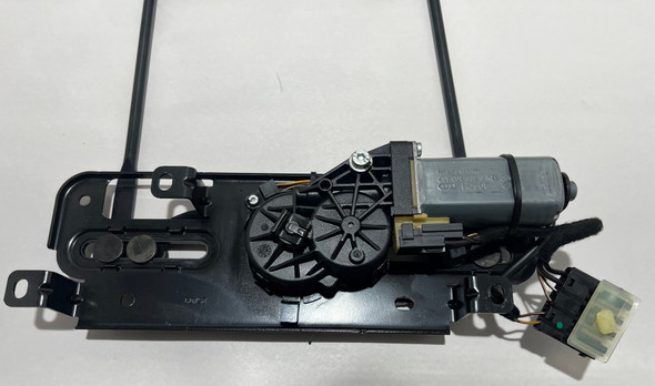 2008-2013 E88 BMW 135i Convertible Top Latching Motor / Actuator /   B1013