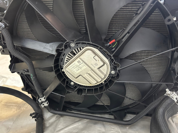 2018-2024 Jeep Wrangler JL 2.0l Radiator Support Assembly w/ Front Impact Beam / Radiator / 88K JL012