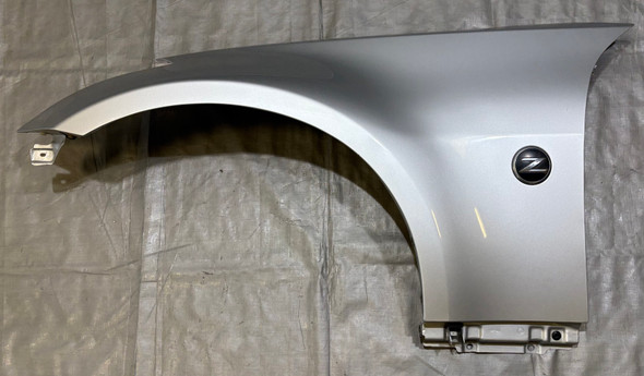 2003-2008 Nissan 350Z Driver Fender Panel  / Silver Alloy Metallic  5z030