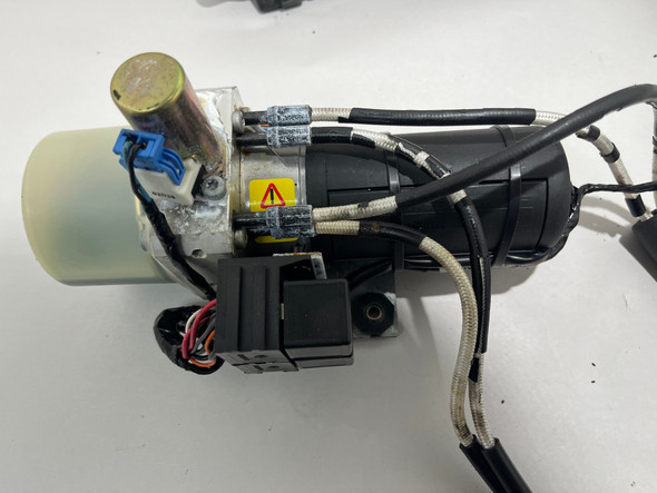 2001-2006 Audi TT Convertible Top Hydraulic Pump w/ Lines / Cylinder /   T1036