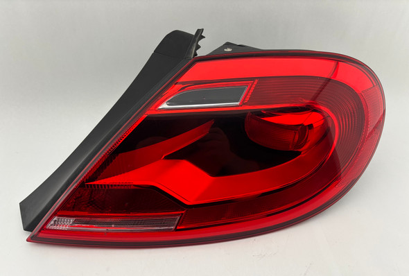 2012-2016 Volkswagen Beetle Coupe Passenger Side Tail Light / Halogen /   VB013