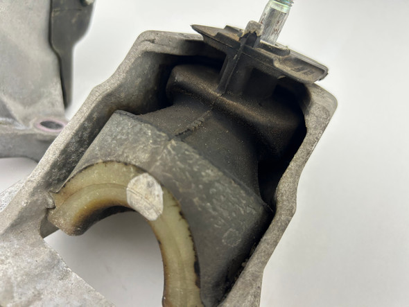 2017-2020 Fiat 124 Spider 1.4l Engine Motor Mount Support Bushings / Pair / OEM / FD009