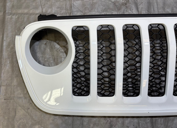 2020-2024 Jeep Gladiator JT / Wrangler JL OEM Front Grille Trim Panel / Bright White  JT004