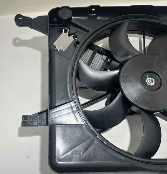 2006-2010 Pontiac Solstice GXP / Saturn Sky Redline 2.0l OEM Radiator Cooling Fan / Shroud / 101K PS076