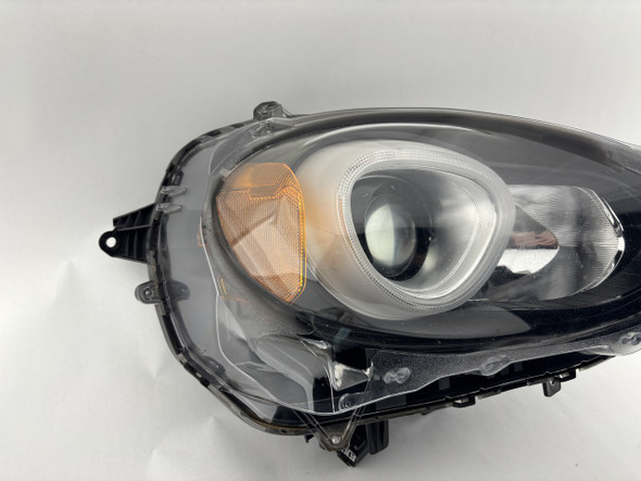 2017-2020 Fiat 124 Spider Passenger Side Headlight / Halogen *DAMAGED* /   FD031