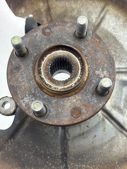 1994-1997 Mazda Miata 1.8l Driver Side Rear Spindle Hub Assembly/ *DAMAGE* / Non-ABS