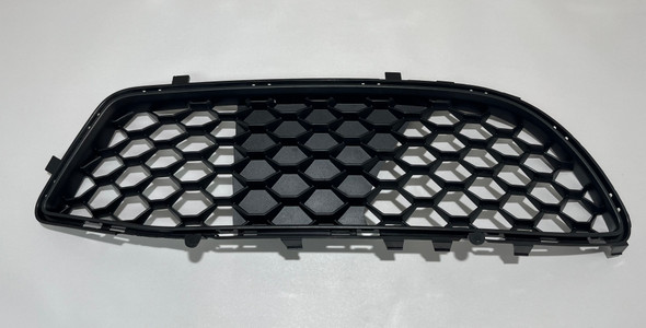 2017-2021 Alfa Romeo Giulia Sport Driver Front Lower Grille Panel *Broken Tab* /   AG006