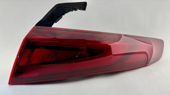 2017-2022 Alfa Romeo Giulia Passenger Outer Tail Light   /   AG006
