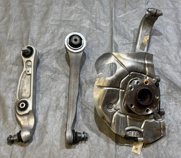 2017-2022 Alfa Romeo Giulia 2.0 RWD Driver Front Knee / Knuckle Hub w/ Control Arms / 62K AG006