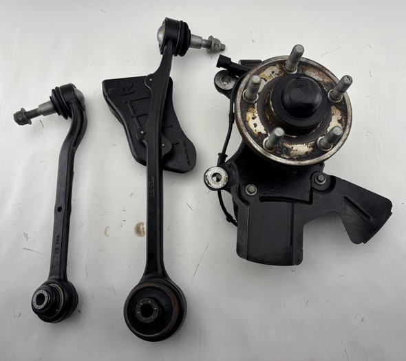2015-2020 Ford Mustang GT S550 Performance Pack Passenger Front Knee Spindle Hub w/ Control Arms / 88K FM017