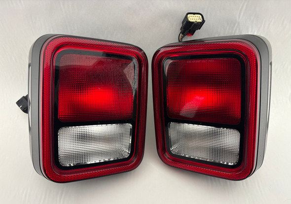 2020-2024 Jeep Gladiator JT OEM Halogen Tail Lights / Driver & Passenger /   JT005