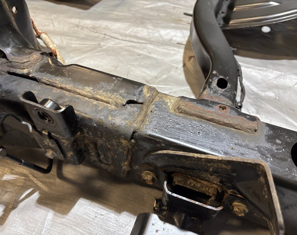 2020-2024 Jeep Gladiator JT Rear Bed Frame Rail Cut / OEM /   JT005