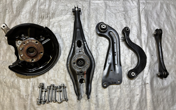 2015-2019 Volkswagen MK7 Golf R Passenger Rear Knee Assembly / Spindle Hub w/ Control Arms / 91K M7R12