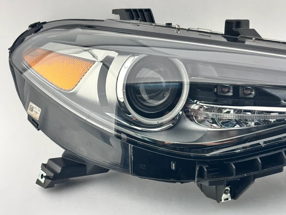 2017-2022 Alfa Romeo Giulia Passenger BI-Xenon HID Headlight / LM9 / *Broken Tab* /   AG007