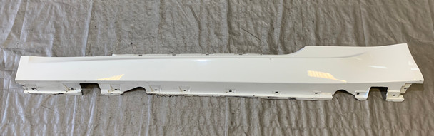 2006-2010 BMW M6 Driver Side Skirt / Rocker Moulding / Alpine White / M6002