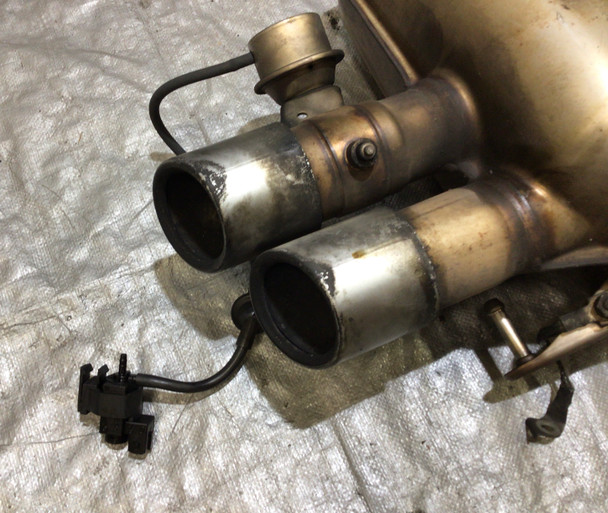 2012-2016 BMW E89 Z4 sDrive28i Exhaust Muffler w/ Tips / 103k / Z4904 2012-2016 BMW E89 Z4 sDrive28i Exhaust Muffler w/ Tips / 103k / Z4904