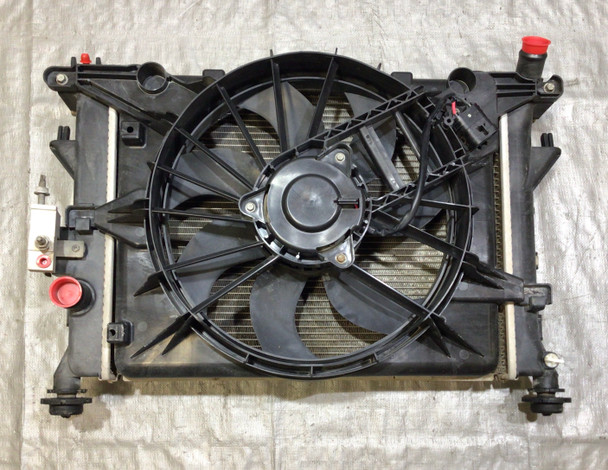 2007-2010 Saturn Sky 2.4l Radiator w/ Cooling Fan Assembly / Manual / 117K PS042