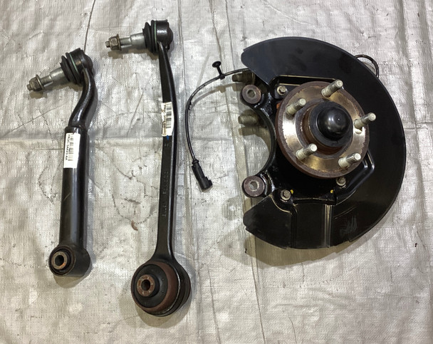2015-2020 Ford Mustang GT S550 Passenger Front Knee Spindle Hub w/ Control Arms / 63K FM009