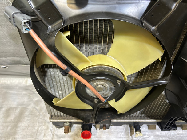 2000-2005 Honda S2000 OEM Radiator w/ Cooling Fans / 137k / HS002 2000-2005 Honda S2000 OEM Radiator w/ Cooling Fans / 137k / HS002