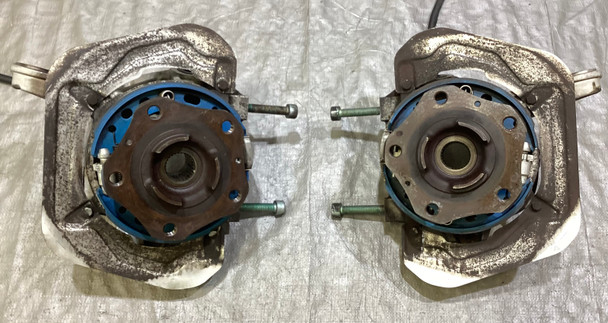 2000-2004 Porsche 996 911 OEM Rear Knuckles / Hubs / Driver & Passenger / 81K P6018