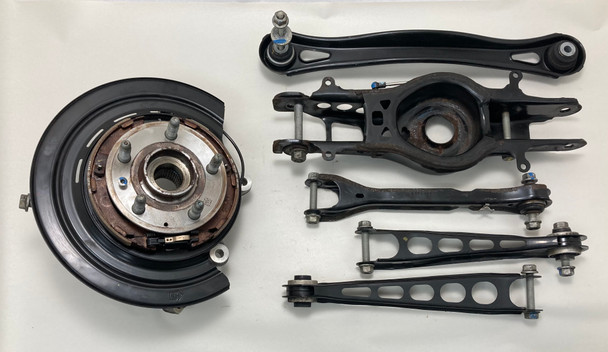 2016-2024 Chevrolet Camaro SS Passenger Rear Knee Spindle Hub w/ Control Arms / 68K CM001