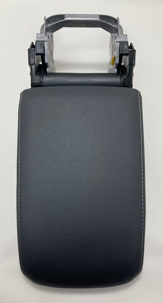 2017-2019 Volkswagen MK7 Golf R Black Leatherette Center Console Lid /   M7R10