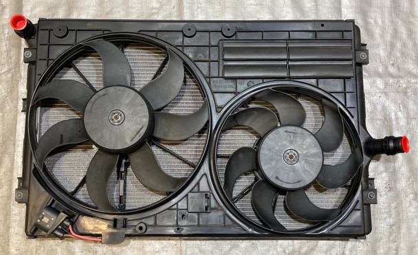 2008-2009 Audi TT 2.0 FWD OEM Radiator w/ Cooling Fan / Shroud / 52K T2014