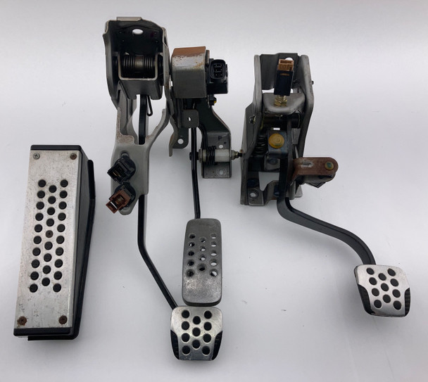 2003-2005 Nissan 350z Manual Pedal Assembly /   5Z027