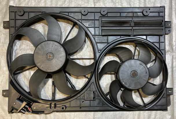 2008-2015 Audi TT Quattro OEM Radiator Cooling Fan w/ Shroud /   T2015