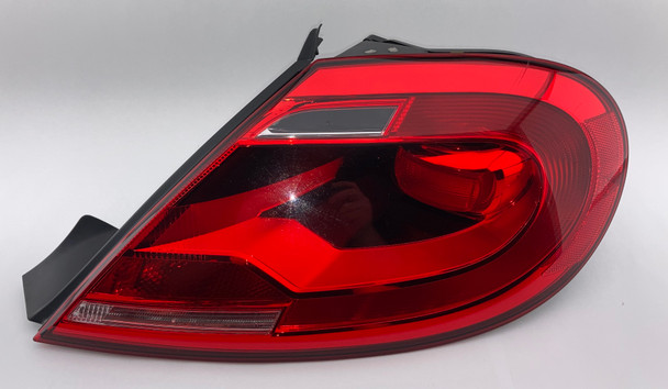 2013-2016 Volkswagen Beetle Convertible Passenger Side Tail Light / Halogen /   VB012