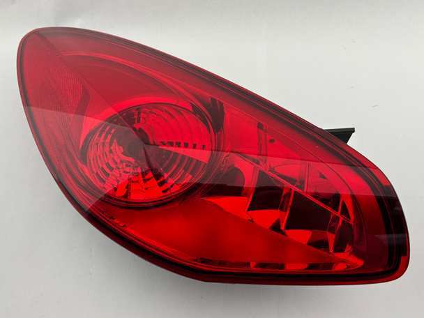 2006-2009 Pontiac Solstice Convertible Driver Tail Light  /   PS074
