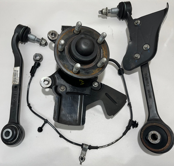 2015-2020 Ford Mustang GT S550 Performance Pack Passenger Front Knee Spindle Hub w/ Control Arms / 91K FM016