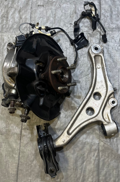 2017-2019 FK8 Honda Civic Type R Passenger Front Hub w/ Lower Control Arm / 64K TR106