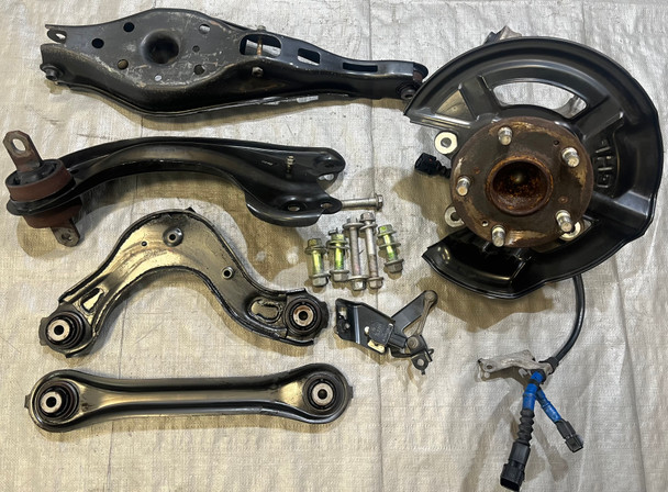 2017-2019 Honda Civic Type R FK8 Driver Rear Knee Spindle Hub w/ Control Arms / 64K TR106