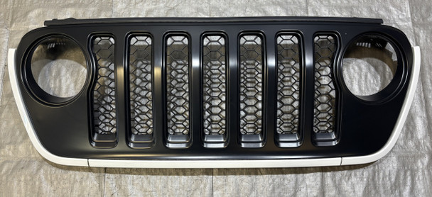 2020-2024 Jeep Gladiator JT / Wrangler JL Front Grille Trim Panel / Bright White  JT003
