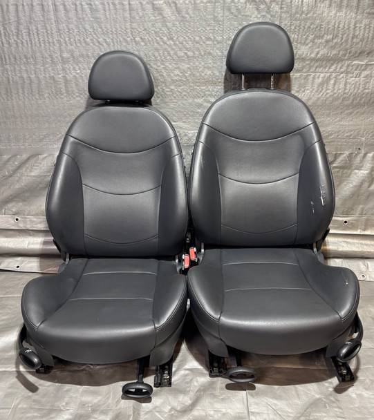2005-2006 Mini Cooper R53 Hatchback Black Leatherette Front Seats / Pair /   R1032