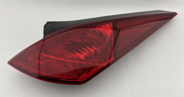 2003-2005 Nissan 350Z Passenger Side Tail Light / OEM / Halogen /   5Z029