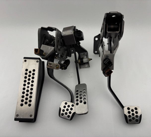 2003-2005 Nissan 350z Manual Pedal Assembly /   5Z029
