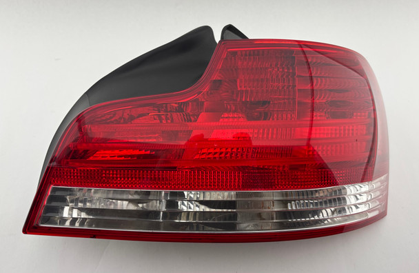 2008-2011 BMW 128i 135i Passenger Side Tail Light / OEM / Halogen /   B1013