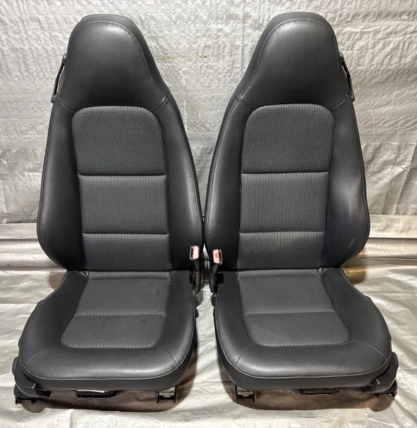 2000-2002 BMW Z3 Roadster Front Seats w/ Power Rails / Black Imitation Leather /   Z3038