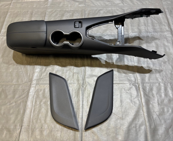 2024-2025 Ford Mustang GT California Special Center Console w/ Lid / Navy Pier Stitching /   FM202