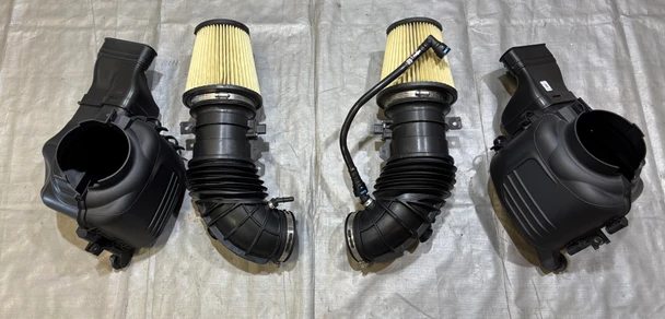 2024-2025 Ford Mustang GT S650 5.0l OEM Air Intake / Air Box w/ Intake Tubes / Pair / 3k Miles FM202