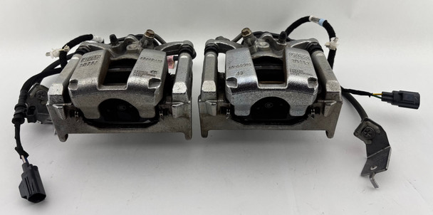 2024-2025 Ford Mustang GT OEM Rear Brake Calipers / Silver / Pair /   FM202