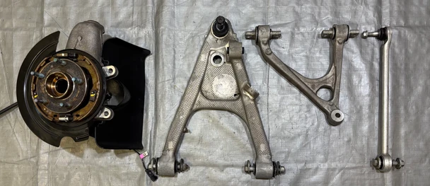 2014-2019 Chevrolet C7 Corvette Passenger Rear Knee Spindle Hub w/ Control Arms / 40K C7008