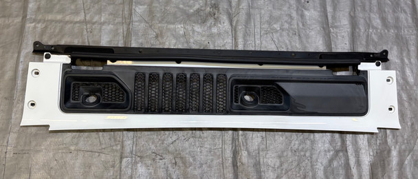 2018-2024 Jeep Wrangler JL / Gladiator JT OEM Wiper Cowl Trim Panel / Bright White  JT004